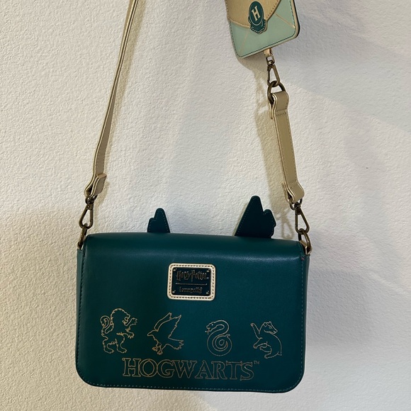 Harry Potter Hogwarts Castle Loungefly Purse - excellent condition - Picture 2 of 8